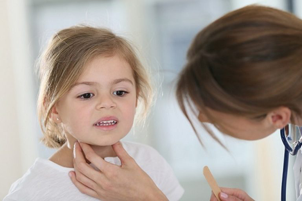 Основные причины боли в горле в детском возрасте